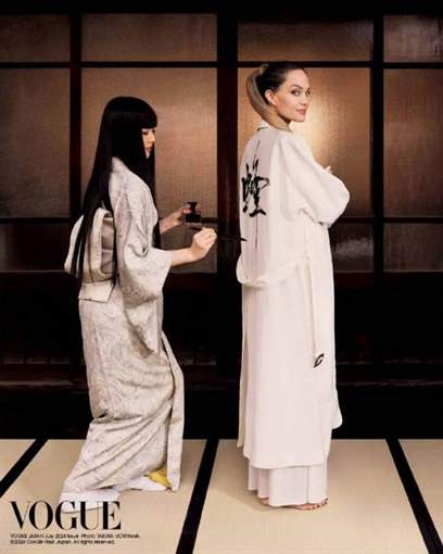安吉丽娜·朱莉介绍 日版杂志写真