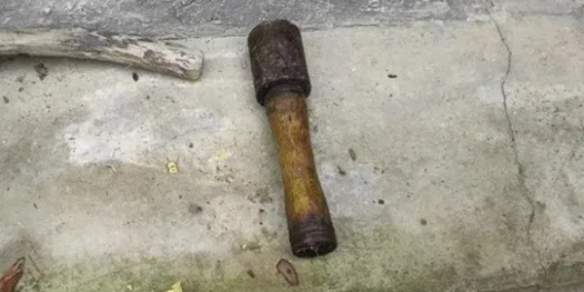 手榴弹当锤子用？平时用来砸核桃