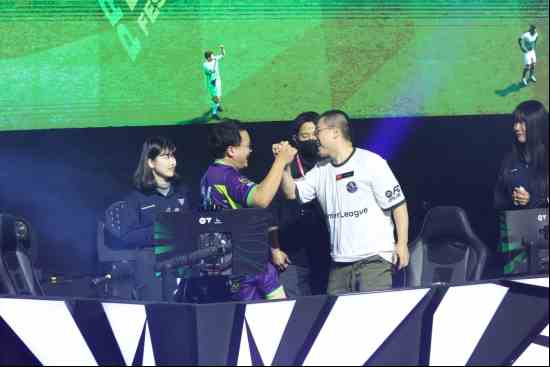 普通玩家的电竞梦想！FC Pro嘉年华中国草根路人王“Iron Man”随队夺冠