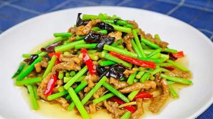 蒜苔木耳炒肉丝的家常做法