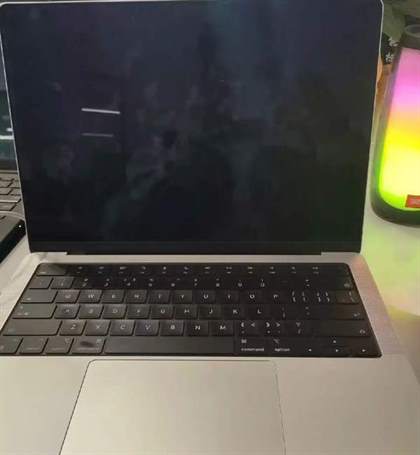MacBook Pro 黑屏无法开机故障排除指南