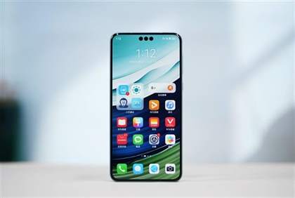 探索未来：华为Mate 70 Pro携独特三孔屏设计，引领游戏手机新潮流