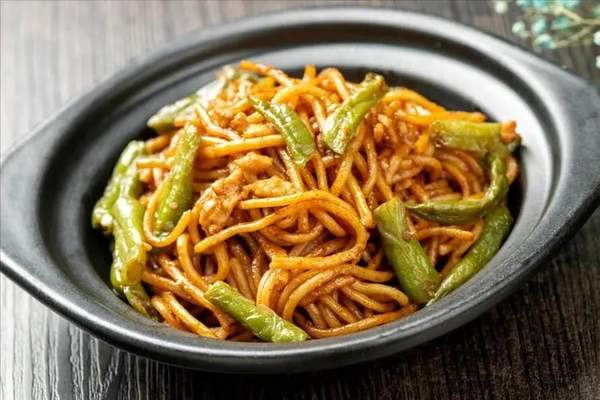 豆角焖面的家常做法与起源地：深入了解这一传统美食