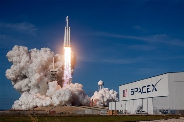 SpaceX赢得NASA 61亿合同：马斯克太空任务新里程碑
