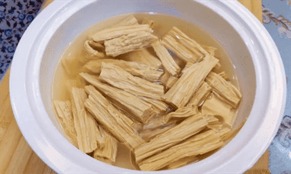 快速泡发腐竹方法，让腐竹松软有秘诀，正确泡发时间详解