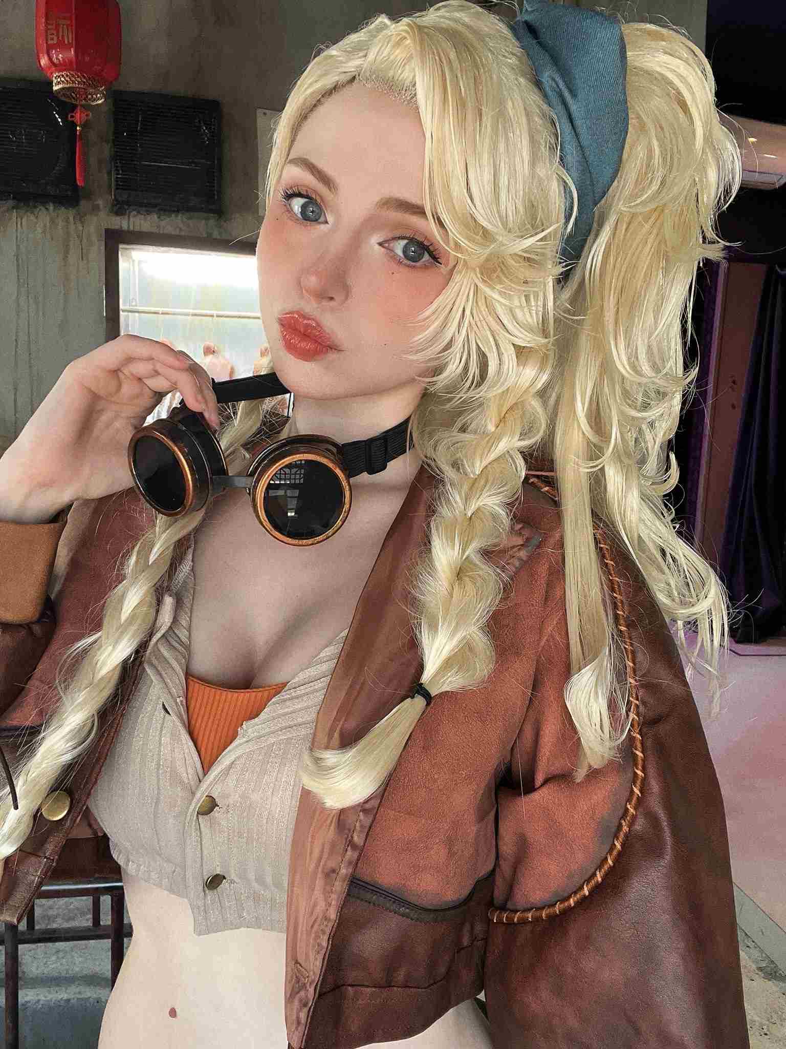 怪猎荒野杰玛COS展示完美身材性感魅力