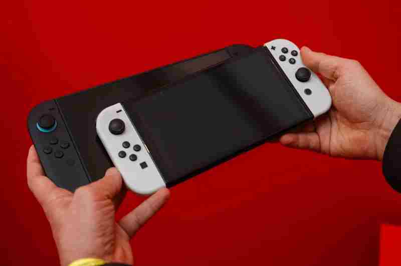 Switch2价格跌破3000大关电商提前发货防退款潮