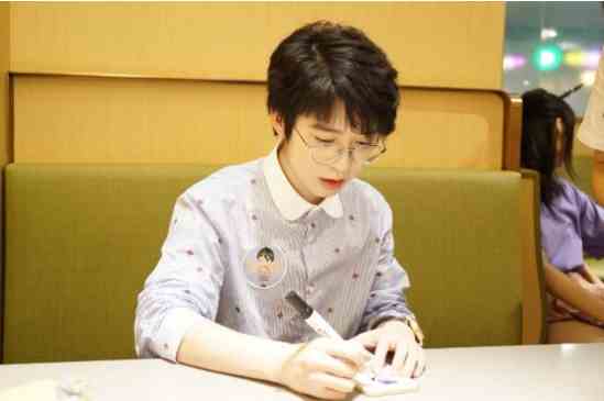 嗨氏疑似复出快手直播