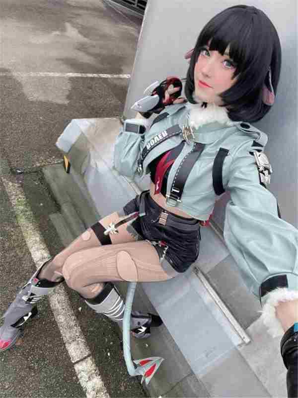 东欧美女COS绝区零妮姬角色惊艳亮相