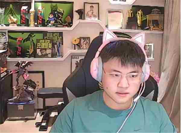 Uzi诉苦努力却人气不足难拿工资