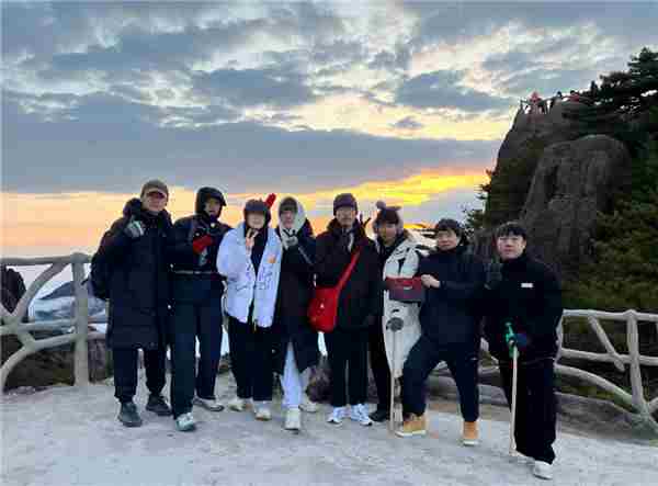 电竞选手LPL队伍黄山夺冠彰显实力