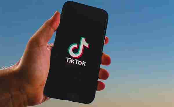 特朗普考虑推迟TikTok禁令以探讨收购方案