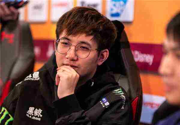 DOTA选手FY体验情感反诈模拟器遭遇台词暴击变emo