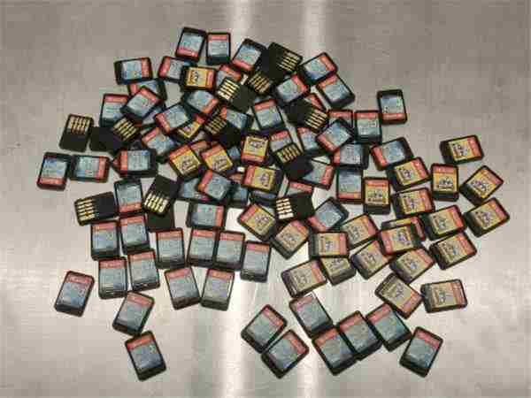 女子保鲜膜缠腿藏Switch游戏卡入境被海关查获