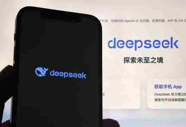 手机厂商跟进华为DeepSeek端侧AI技术升级军备竞赛