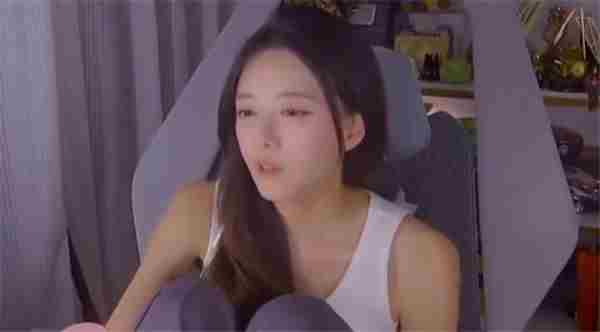 骆歆深夜泪诉赚钱不易错过好友婚礼